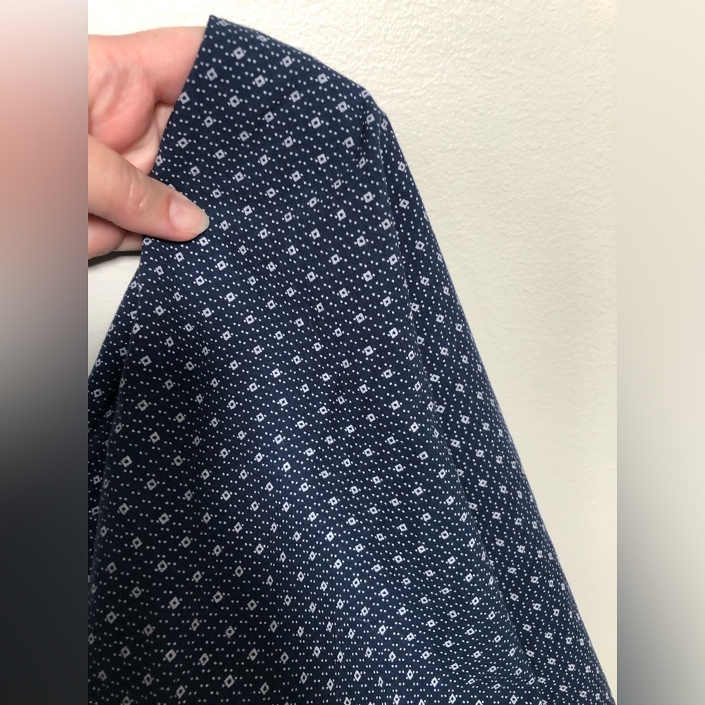 J. Crew Men’s M Navy Blue w/Geo White Design Short-Sleeved Button-Down Shirt EUC - Picture 9 of 9